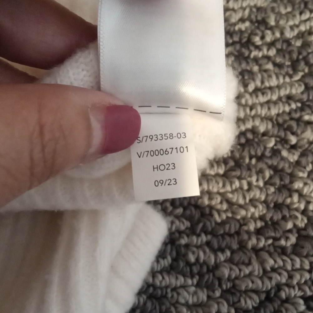 Athleta Cream Crew Neck Sweater Soft Knit Minimalist Design Merino Size Large - Picture 7 of 10